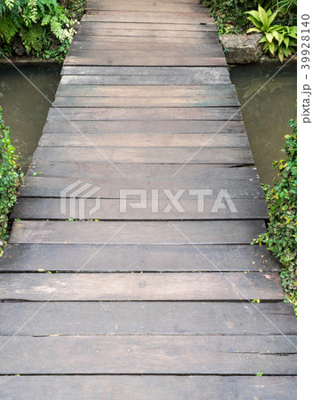 Small plank bridge over the canal. 39928140