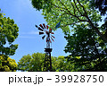 横浜フランス山公園新緑と風車 39928750