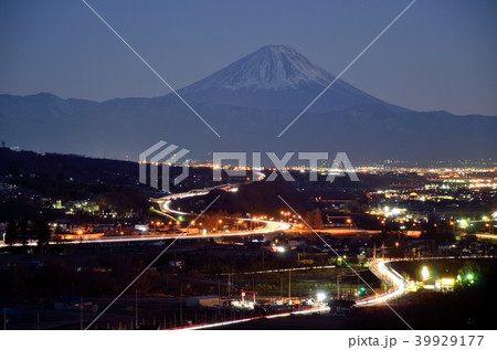 須玉ＩＣ付近夜景と富士山 39929177