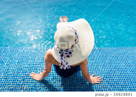 Holiday and outdoor concept at poolside 39929891