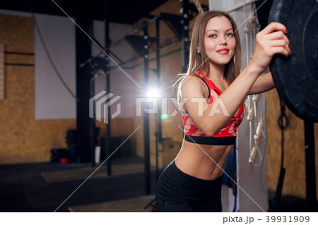 Image of smiling sportswoman with barbell 39931909