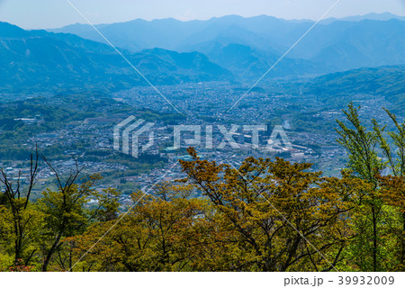 春の美の山 蓑山からの秩父盆地の眺望　b 中望遠 39932009