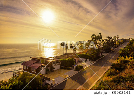 Oceanfront homes of Malibu beach in California 39932141