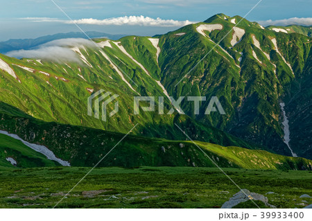 飯豊本山から見る朝の北股岳方面 39933400