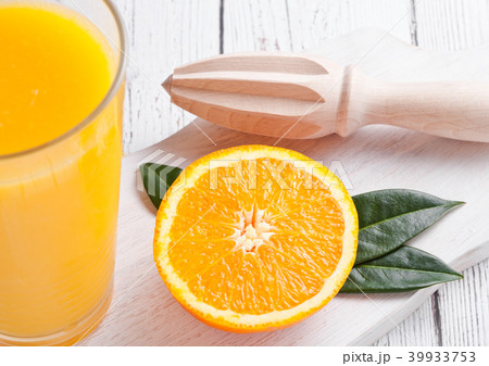 Fresh raw peeled oranges with hand juice squeezer 39933753