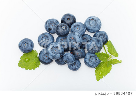 blueberry berries isolated on white background blueberry berries isolated on white background 39934407