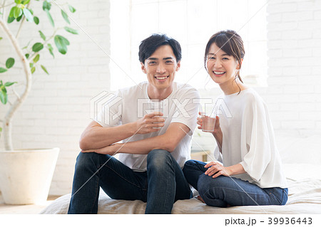 若い夫婦の写真素材