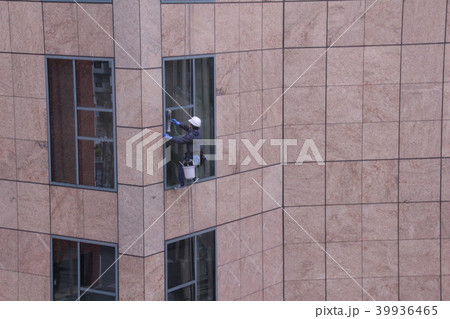 高所作業 ビル窓ふき 39936465
