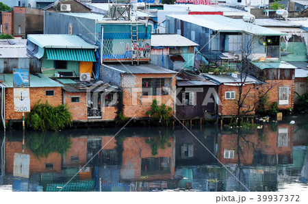 poor riverside temporary home 39937372