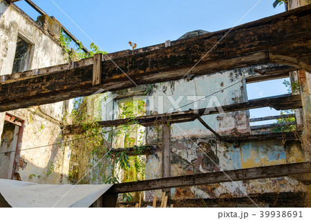 historic building ruin , old town  (Casco Viejo) 39938691