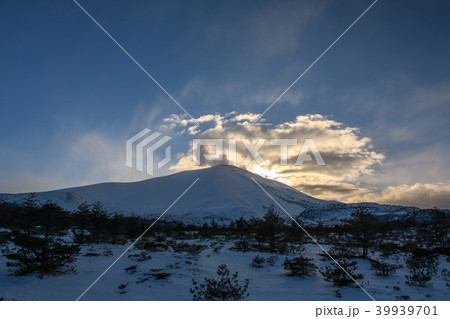 浅間山の雪景色・鬼押ハイウェー(群馬県) 浅間山の雪景色・鬼押ハイウェー(群馬県) 39939701