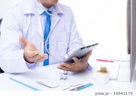 The doctor is working in the room. 39941179