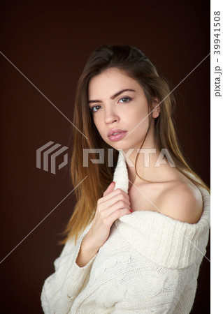 Model posing in studio during classic test shoot Model posing in studio during classic test shoot 39941508