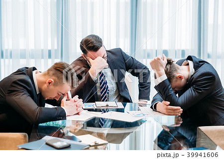 business failure bankruptcy stressed defeated team 39941606