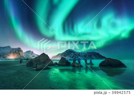 Green aurora borealis and people. Northern lights 39942575