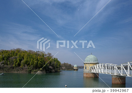 新緑の多摩湖　取水塔 39942967