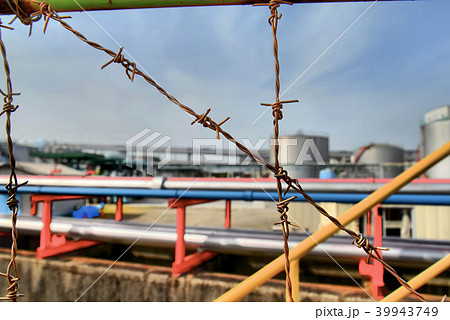 有刺鉄線 立入禁止 有刺鉄線 立入禁止 39943749