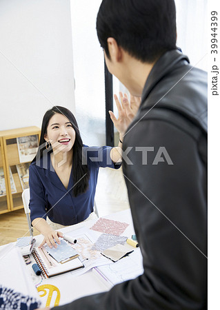 デザイナー 若い男 若い男性 39944399