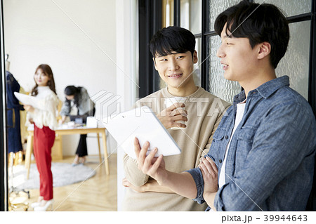 オフィス 若い男 若い男性 39944643