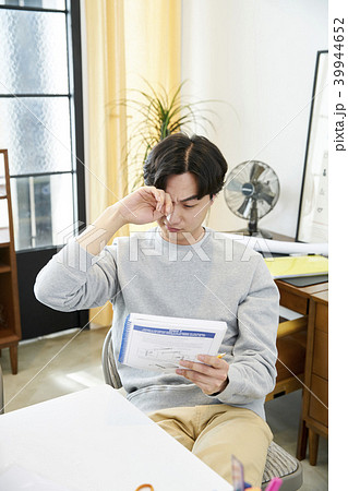 オフィス 若い男 若い男性 39944652