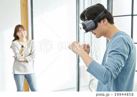 若い男 若い男性 若い女性 39944858