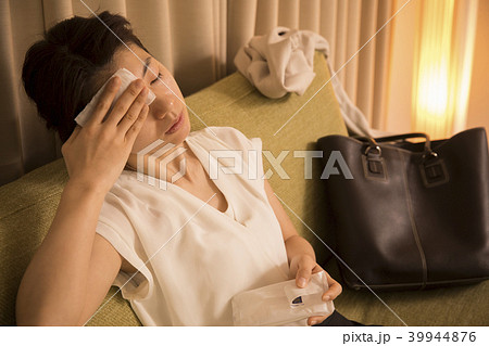 拭き取るタイプのメイク落とし 39944876