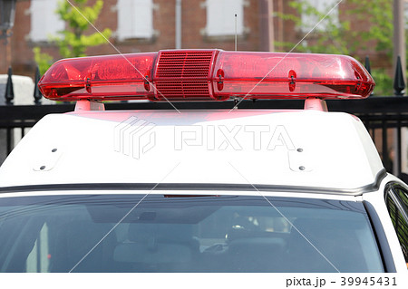 パトカー　警察　赤色灯 39945431