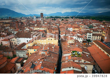 Lucca rooftop view with mountain 39947828