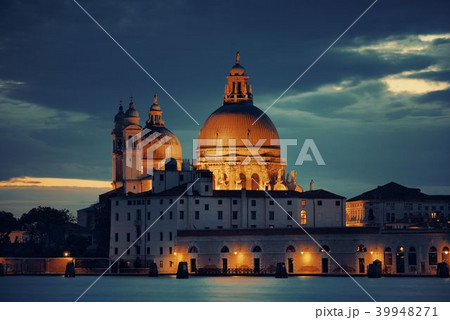 Venice Grand Canal at night Venice Grand Canal at night 39948271