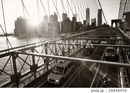 Brooklyn Bridge with traffic 39948459