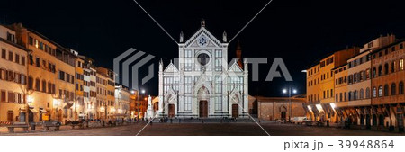 Basilica di Santa Croce Florence at night panorama Basilica di Santa Croce Florence at night panorama 39948864