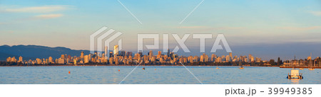 Vancouver city skyline 39949385