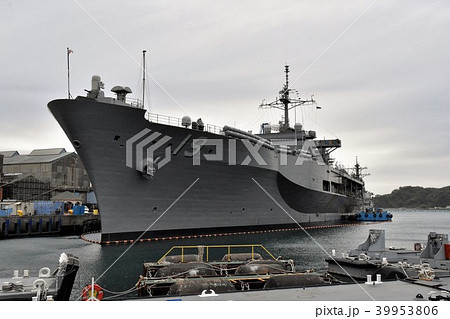 米海軍横須賀基地に停泊する第七艦隊旗艦ブルー・リッジ 米海軍横須賀基地に停泊する第七艦隊旗艦ブルー・リッジ 39953806