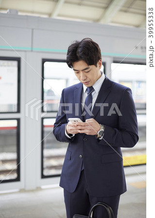 ビジネスマン 駅 韓国人 39955338