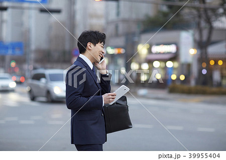 ビジネスマン 屋外 室外 39955404