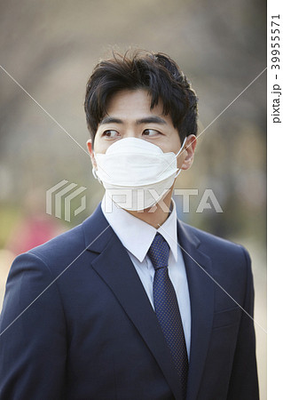マスク ビジネスマン 韓国人の写真素材