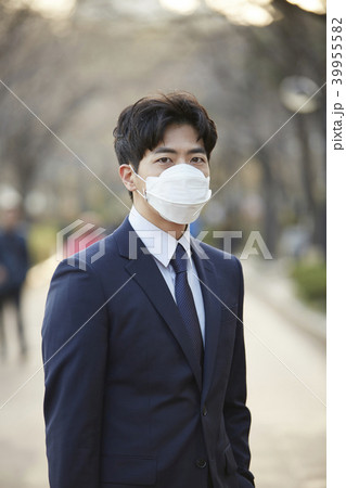 マスク ビジネスマン 屋外 39955582