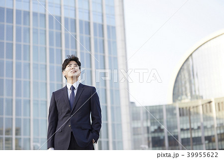 ビジネスマン 屋外 室外 39955622