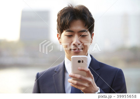ビジネスマン 屋外 室外 39955658