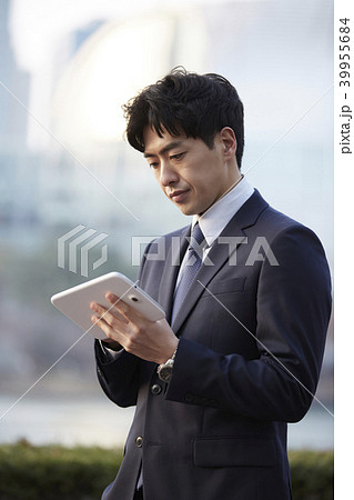 ビジネスマン 屋外 室外 39955684