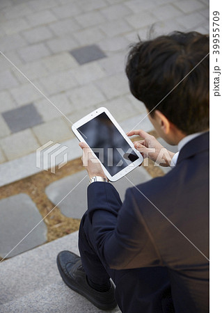 ビジネスマン 屋外 室外 39955709