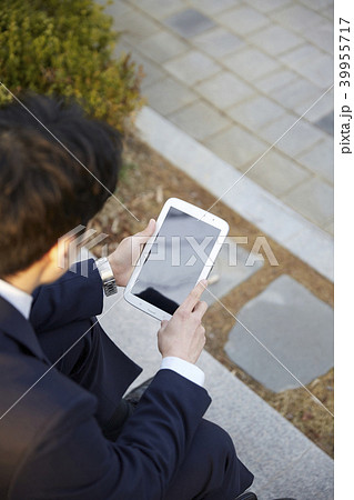 ビジネスマン 屋外 室外 39955717