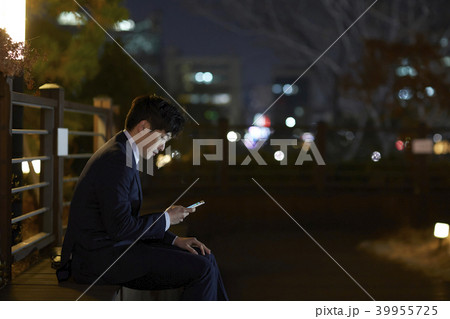 ビジネスマン 屋外 室外 39955725