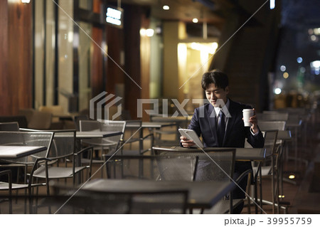 露天カフェ カフェテラス 笑顔 39955759