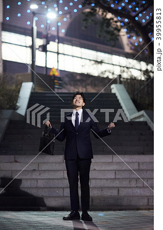 ビジネスマン 屋外 室外 39955813