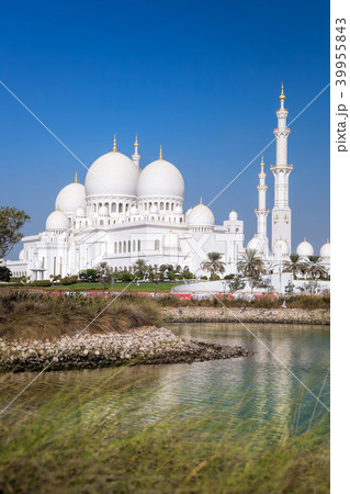 Sheikh Zayed Grand Mosque in Abu Dhabi, UAE Sheikh Zayed Grand Mosque in Abu Dhabi, UAE 39955843