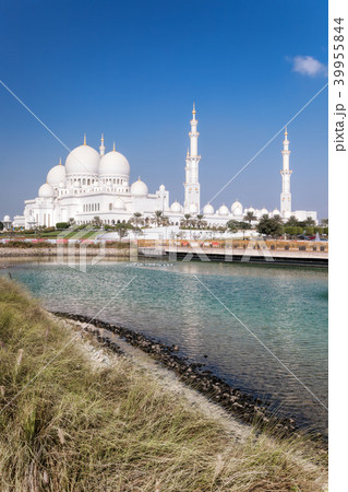 Sheikh Zayed Grand Mosque in Abu Dhabi, UAE Sheikh Zayed Grand Mosque in Abu Dhabi, UAE 39955844