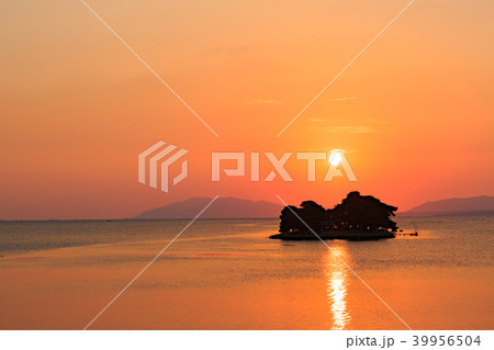 宍道湖に沈む夕日「水の都 松江」日本の夕日100選 39956504