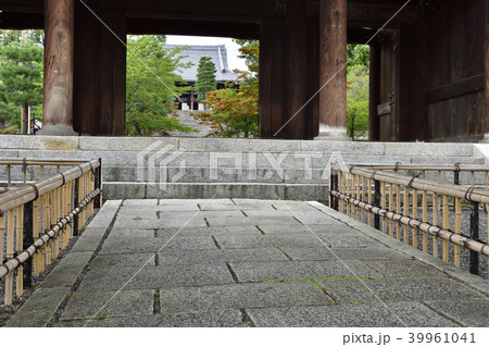 くろ谷 金戒光明寺 山門 くろ谷 金戒光明寺 山門 39961041
