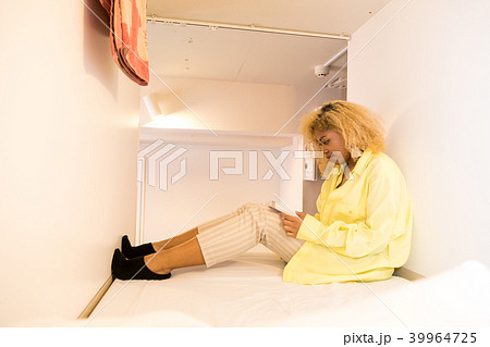 インバウンドツーリスト カプセルホテル 　capsule hotel japan 39964725